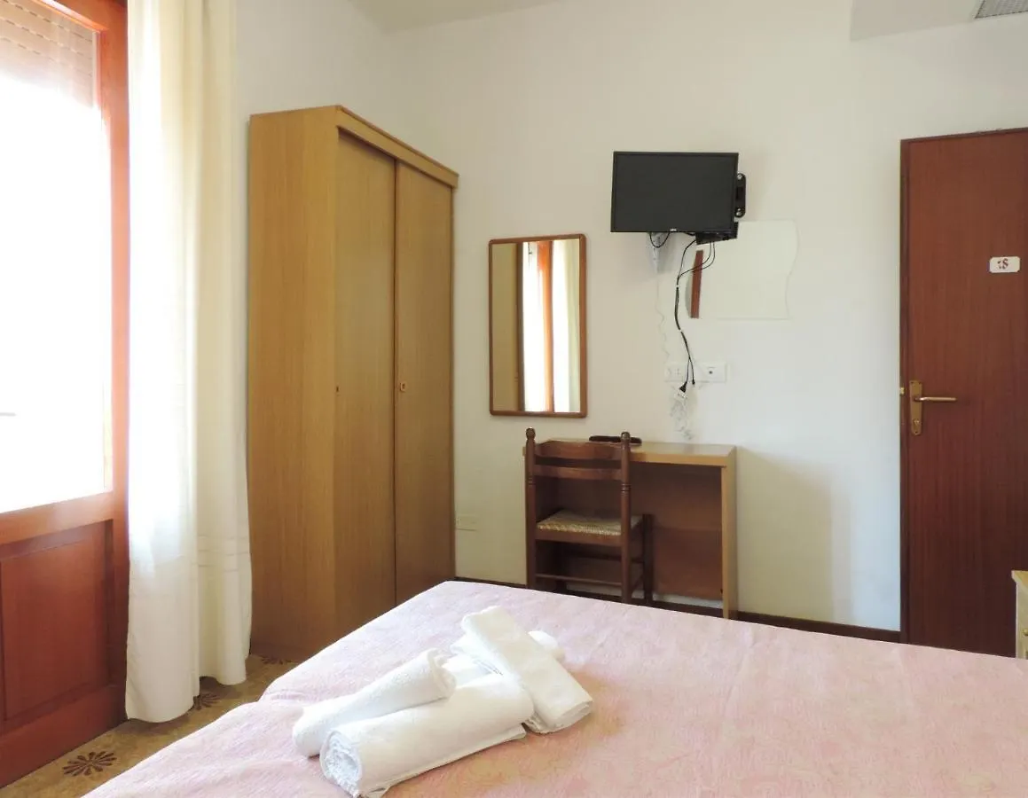Hotel Saturno Lido di Jesolo 2*,